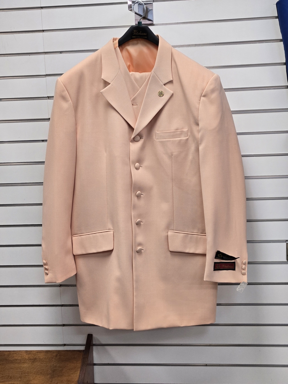 Vitaliano Classic Men's Peach Single-Breasted 3 Pc Suit